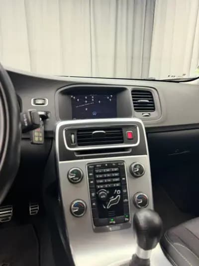 Vendo Volvo S60 2011 - 8999 EUR, 221000 km - AUTO.MOTO.pt