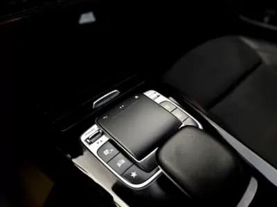 Vendo Mercedes-Benz CLA 180 2019 - 29950 EUR, 73000 km - AUTO.MOTO.pt