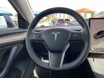 Vendo Tesla Model 3 2023 - 31950 EUR, 63000 km - AUTO.MOTO.pt