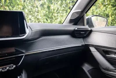 Vendo Peugeot e-208 2023 - 17900 EUR, 25000 km - AUTO.MOTO.pt