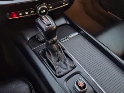 Sell Volvo V60 2018 - 23990 EUR, 117041 km - AUTO.MOTO.pt