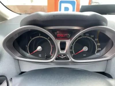 Sell Ford Fiesta 2010 - 5950 EUR, 204561 km - AUTO.MOTO.pt