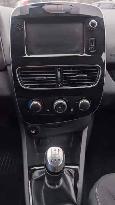 Sell Renault Clio 2019 - 11898 EUR, 116998 km - AUTO.MOTO.pt