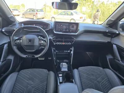 Vendo Peugeot e-208 2024 - 25450 EUR, 11000 km - AUTO.MOTO.pt