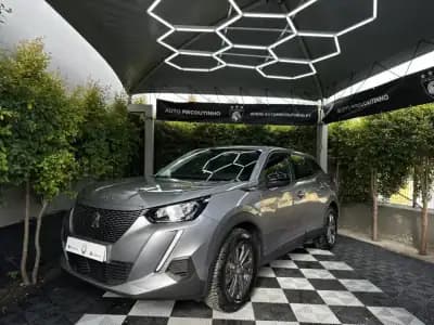 Vendo Peugeot e-2008 2023 - 22500 EUR, 46500 km - AUTO.MOTO.pt