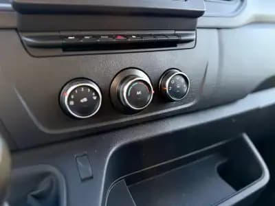 Vendo Renault Master 2023 - 32450 EUR, 43000 km - AUTO.MOTO.pt