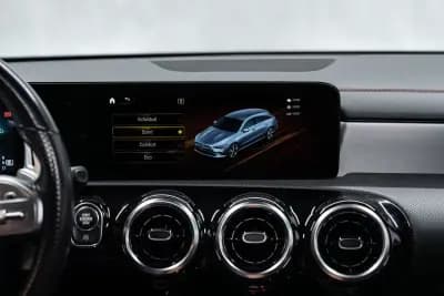 Vendo Mercedes-Benz CLA 180 2022 - 34950 EUR, 67000 km - AUTO.MOTO.pt