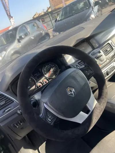 Vendo Renault Laguna Break 2013 - 6250 EUR, 244000 km - AUTO.MOTO.pt