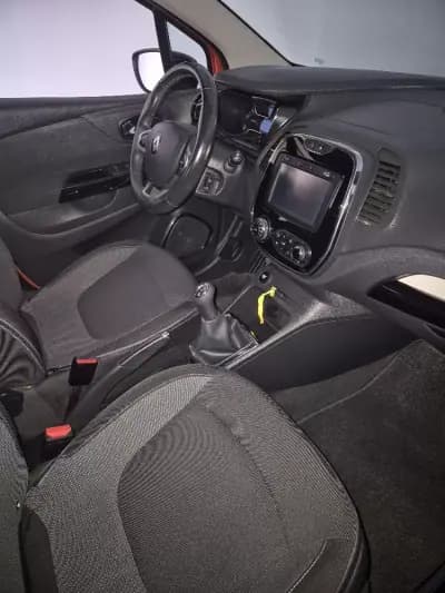 Sell Renault Captur 2017 - 14750 EUR, 130625 km - AUTO.MOTO.pt