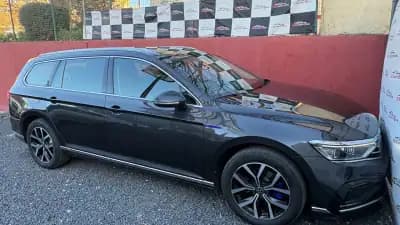 Vendo Volkswagen Passat Variant 2021 - 20400 EUR, 128500 km - AUTO.MOTO.pt