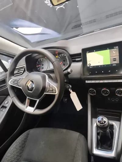 Vendo Renault Clio 2020 - 11990 EUR, 135000 km - AUTO.MOTO.pt