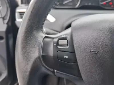 Sell Peugeot 208 2017 - 8900 EUR, 191000 km - AUTO.MOTO.pt