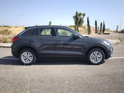 Vendo Volkswagen T-Roc 2018 - 16590 EUR, 116954 km - AUTO.MOTO.pt