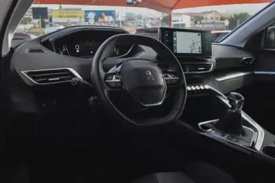 Vendo Peugeot 5008 2022 - 24480 EUR, 41620 km - AUTO.MOTO.pt