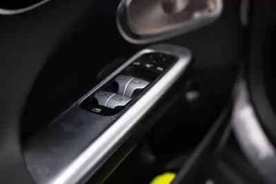 Vendo Mercedes-Benz C 200 2023 - 34900 EUR, 117000 km - AUTO.MOTO.pt