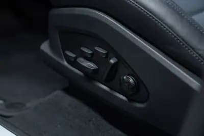 Vendo Porsche Macan 2025 - 88950 EUR, 14000 km - AUTO.MOTO.pt