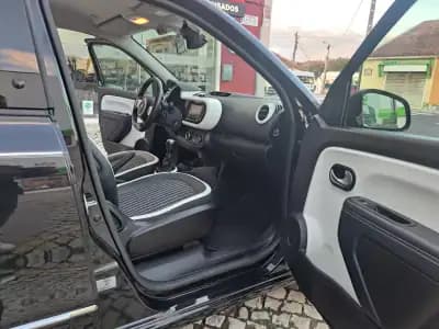 Vendo Renault Twingo 2022 - 12990 EUR, 51026 km - AUTO.MOTO.pt