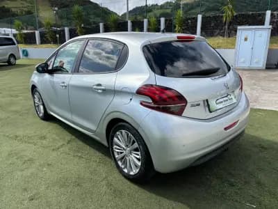 Vendo Peugeot 208 2017 - 11490 EUR, 95200 km - AUTO.MOTO.pt