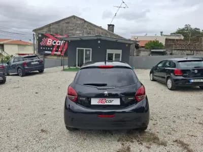 Sell Peugeot 208 2017 - 8900 EUR, 191000 km - AUTO.MOTO.pt