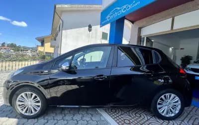 Vendo Peugeot 208 2017 - 9950 EUR, 147000 km - AUTO.MOTO.pt
