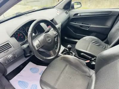 Sell Opel Astra Caravan 2005 - 3500 EUR, 300000 km - AUTO.MOTO.pt