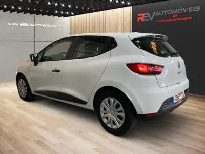 Vendo Renault Clio 2015 - 7450 EUR, 196000 km - AUTO.MOTO.pt