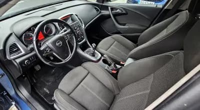 Vendo Opel Astra Sports Tourer 2015 - 8999 EUR, 250000 km - AUTO.MOTO.pt