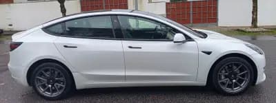 Vendo Tesla Model 3 2021 - 26490 EUR, 93800 km - AUTO.MOTO.pt