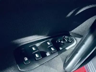 Vendo Peugeot 308 2018 - 11990 EUR, 102610 km - AUTO.MOTO.pt