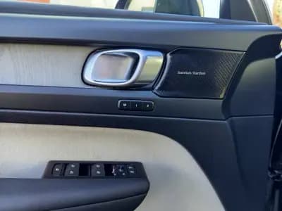 Sell Volvo XC 40 2022 - 28990 EUR, 100300 km - AUTO.MOTO.pt