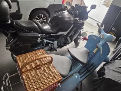 Sell Yamaha FJR 1300ES 2006 - 4500 EUR, 1 km - AUTO.MOTO.pt