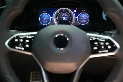 Vendo Volkswagen Golf 2021 - 34970 EUR, 88000 km - AUTO.MOTO.pt