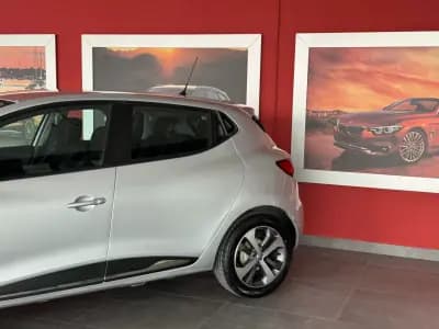 Vendo Renault Clio 2017 - 11990 EUR, 103171 km - AUTO.MOTO.pt