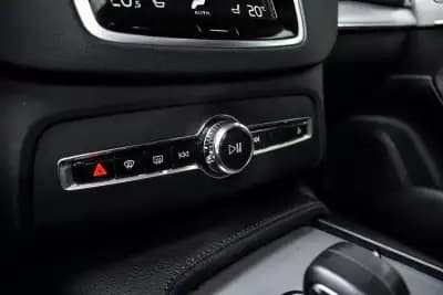 Vendo Volvo XC 90 2021 - 48990 EUR, 93199 km - AUTO.MOTO.pt