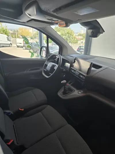 Vendo Opel Combo 2024 - 21900 EUR, 11972 km - AUTO.MOTO.pt