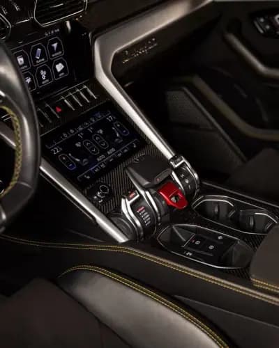 Vendo Lamborghini Urus 2020 - 305000 EUR, 104000 km - AUTO.MOTO.pt