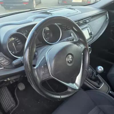 Vendo Alfa Romeo Giulietta 2016 - 10250 EUR, 172955 km - AUTO.MOTO.pt