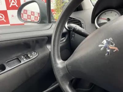 Vendo Peugeot 207 2009 - 5990 EUR, 180168 km - AUTO.MOTO.pt