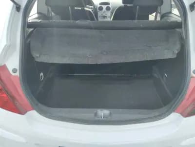 Vendo Opel Corsa 2011 - 5900 EUR, 220000 km - AUTO.MOTO.pt