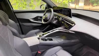 Vendo Peugeot 3008 2024 - 32500 EUR, 13182 km - AUTO.MOTO.pt