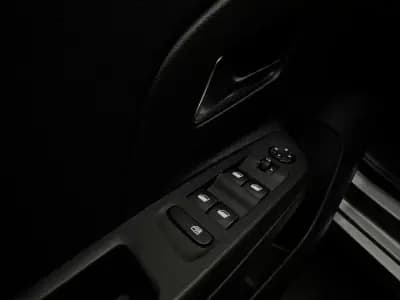 Vendo Opel Corsa-e 2022 - 16490 EUR, 82251 km - AUTO.MOTO.pt