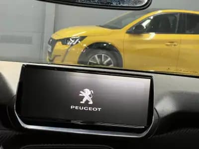 Sell Peugeot e-2008 2020 - 18990 EUR, 50000 km - AUTO.MOTO.pt