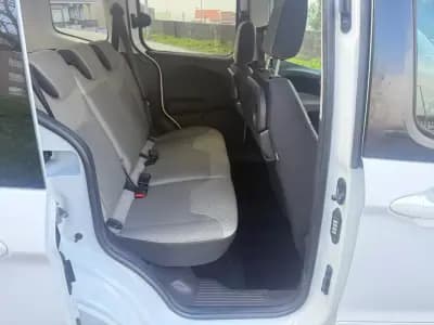 Vendo Ford Tourneo Courier 2019 - 9900 EUR, 133000 km - AUTO.MOTO.pt