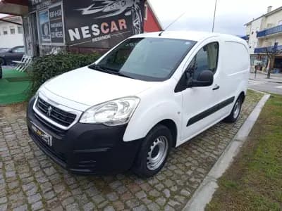 Vendo Peugeot Partner 2017 - 9990 EUR, 224423 km - AUTO.MOTO.pt