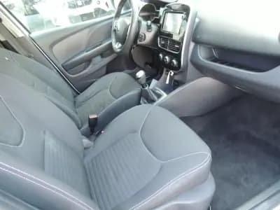 Sell Renault Clio Sport Tourer 2018 - 11950 EUR, 135500 km - AUTO.MOTO.pt