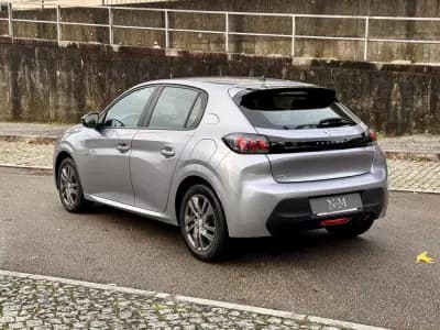 Sell Peugeot 208 2022 - 14500 EUR, 63000 km - AUTO.MOTO.pt