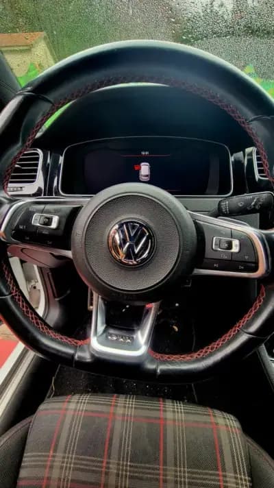 Vendo Volkswagen Golf 2017 - 22990 EUR, 113000 km - AUTO.MOTO.pt