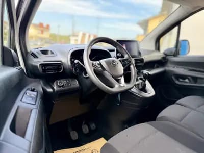 Vendo Opel Combo 2023 - 17950 EUR, 66000 km - AUTO.MOTO.pt