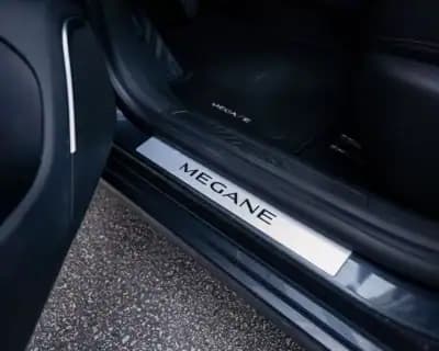 Sell Renault Mégane Sport Tourer 2018 - 15990 EUR, 126740 km - AUTO.MOTO.pt