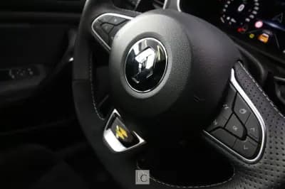 Vendo Renault Mégane 2023 - 75000 EUR, 4000 km - AUTO.MOTO.pt